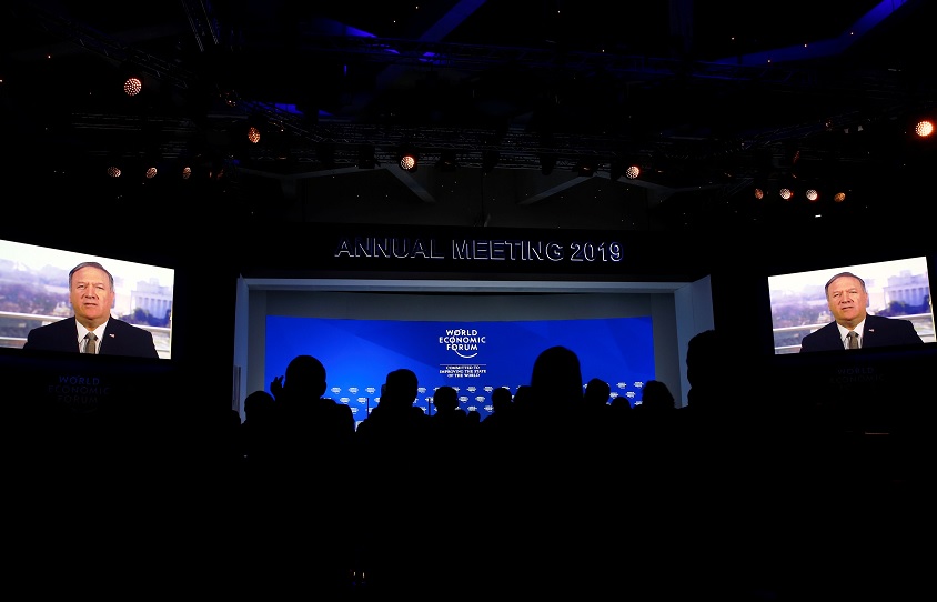 Mike Pompeo entrega un mensaje de video estilo Trump a Davos