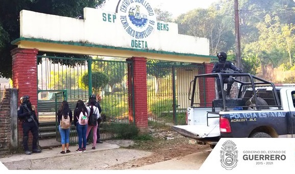 Seguridad Guerrero; con vigilancia militar regresan a clases