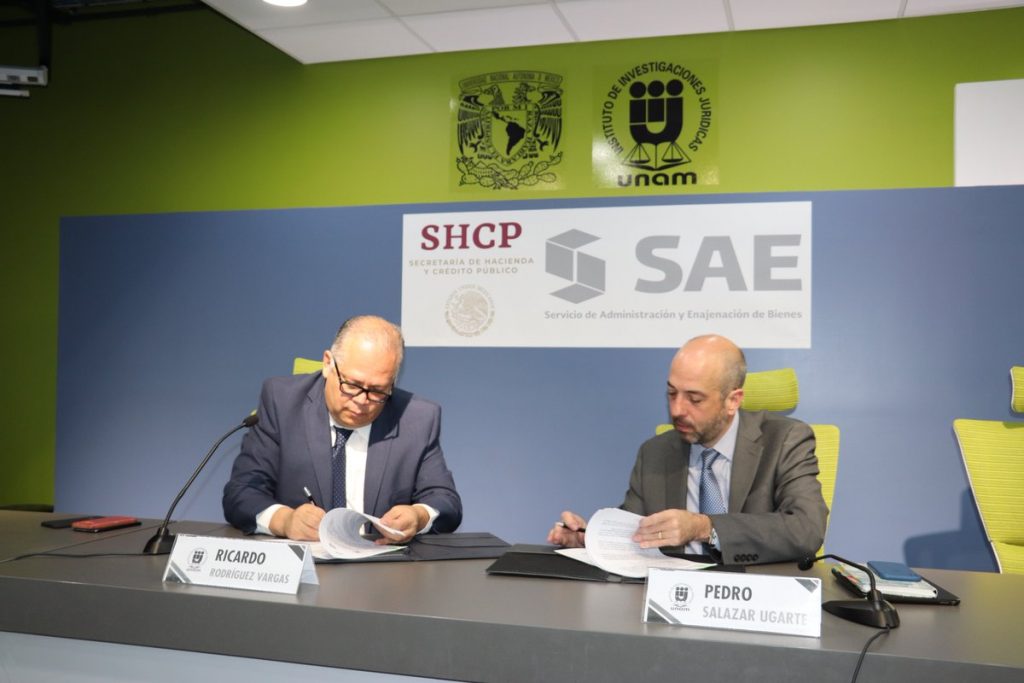 SHCP firma primer convenio con UNAM