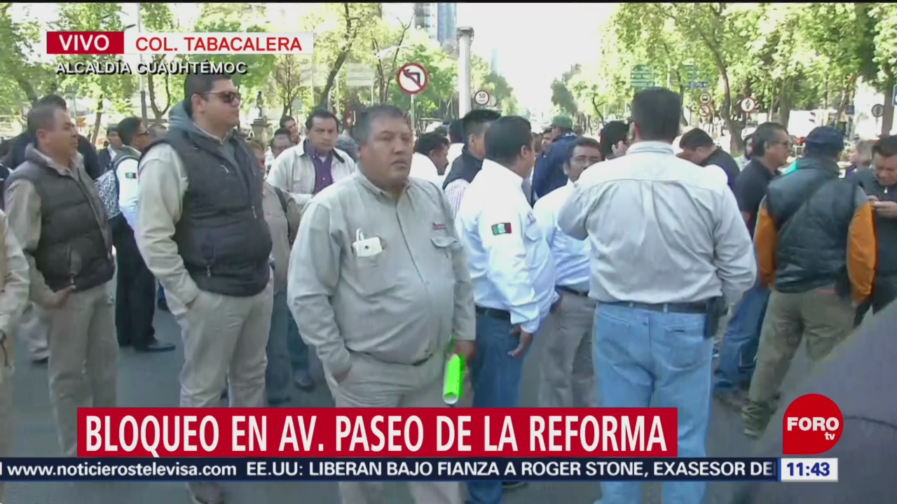 Trabajadores bloquean Paseo de la Reforma, CDMX
