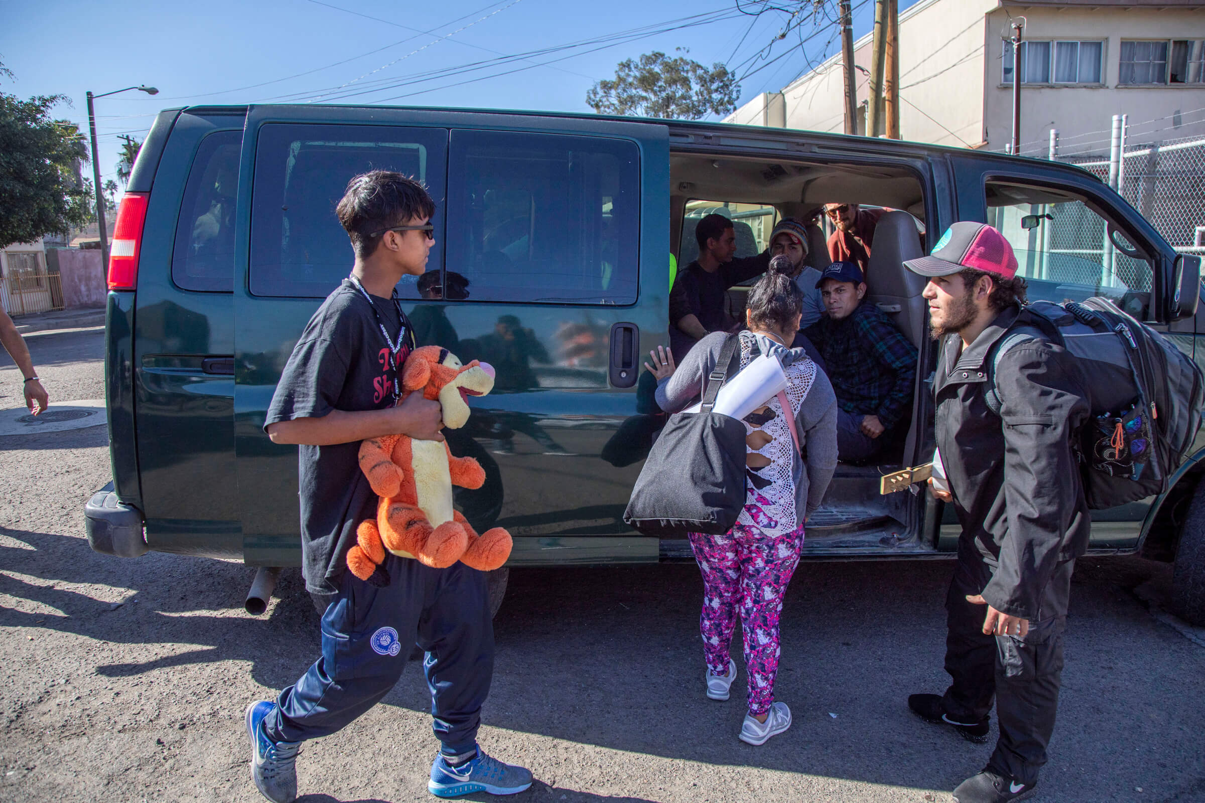 Migrantes abandonan bodega 'Contra Viento y Marea’ en Tijuana