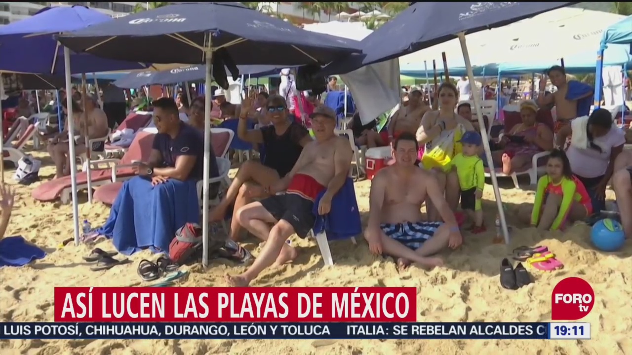 Turistas disfrutan playas del puerto de Acapulco