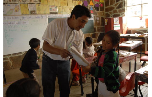 OCDE externa respaldo a México en redefinición de sistema educativo