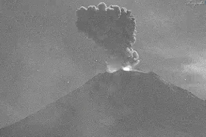 Foto: Volcán Popocatépetl emite fumarola con ceniza, el 23 de enero 2019
