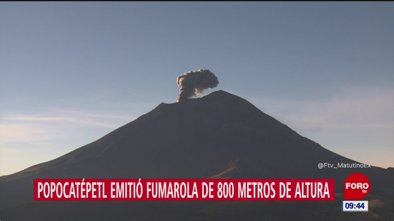 Volcán Popocatépetl lanza fumarola de 800 metros de altura