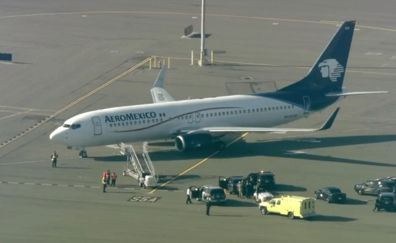 Liberan a pasajeros de Aeromexico tras incidente en Oakland