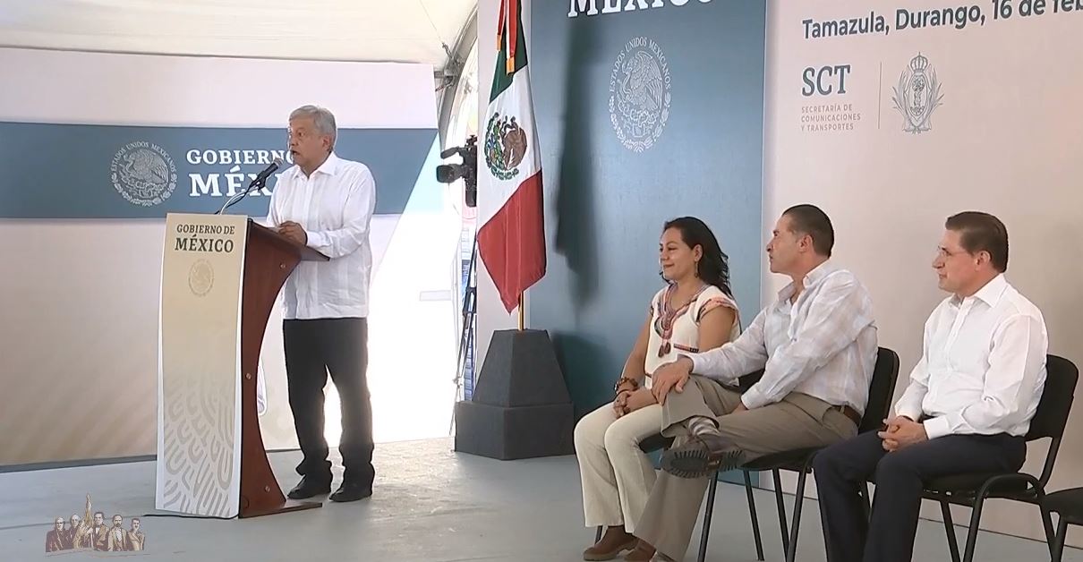 Foto: AMLO se comprometió a destinar recursos por 200 millones de pesos para concluir una carrera en Tamazula, Durango. (Gobierno de México, YouTube)