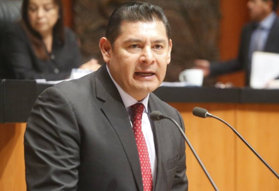 Armenta pide elección interna de Morena para nombrar candidato en Puebla