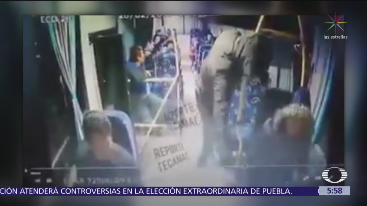 Asaltantes golpean a mujer en autobús de pasajeros en Tecamac, Edomex
