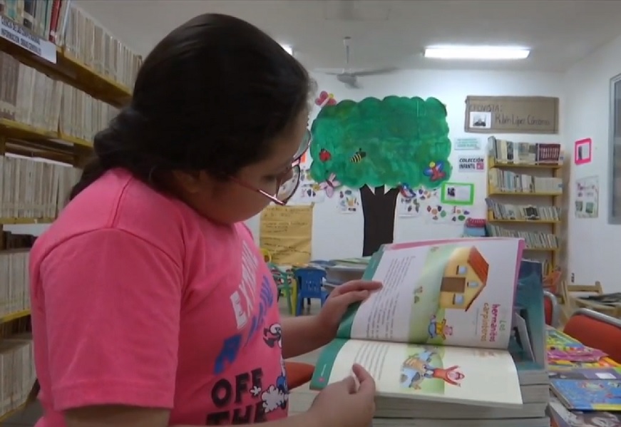 Cronista de Tuxtla Gutiérrez crea biblioteca dentro de mercado público