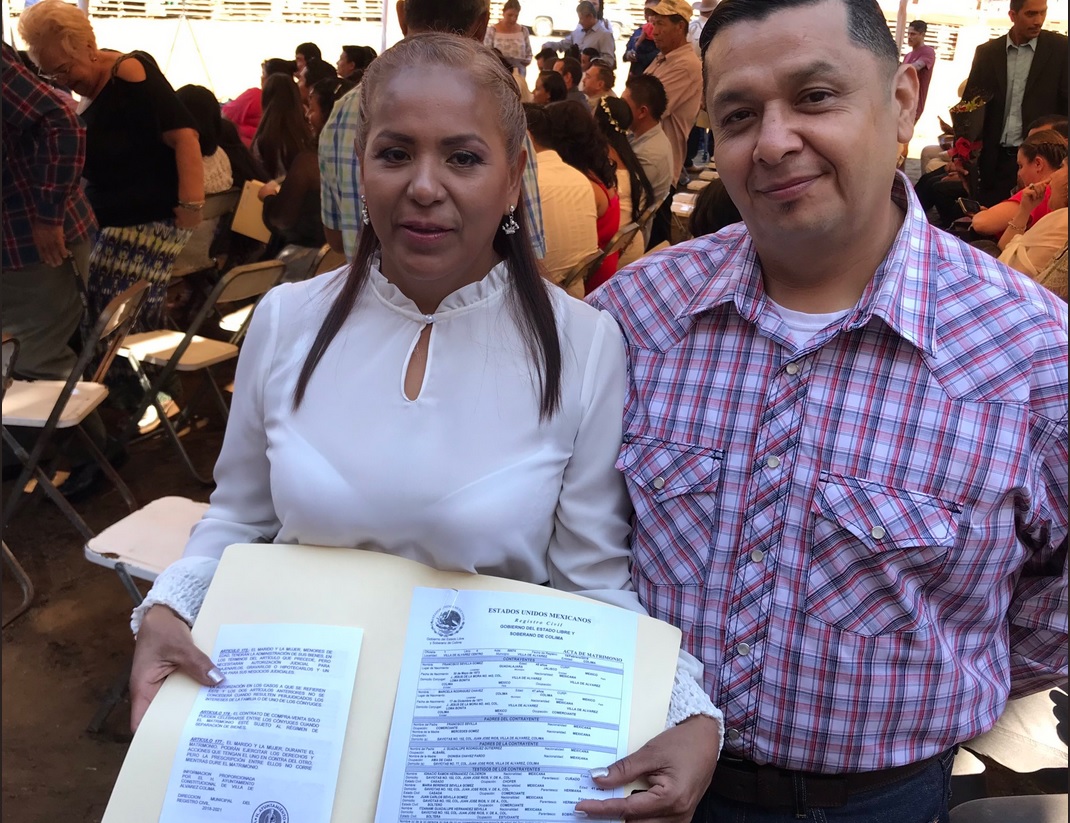 Foto: Se casan 47 parejas en plaza de toros La Petatera en Colima, 14 de febrero 2019. Twitter @berthareynoso