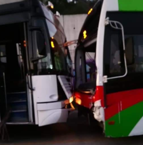 FOTO Choca Mexibús en Ecatepec contra camión de pasajeros Twitter @OpEsMx 19 febrero 2019