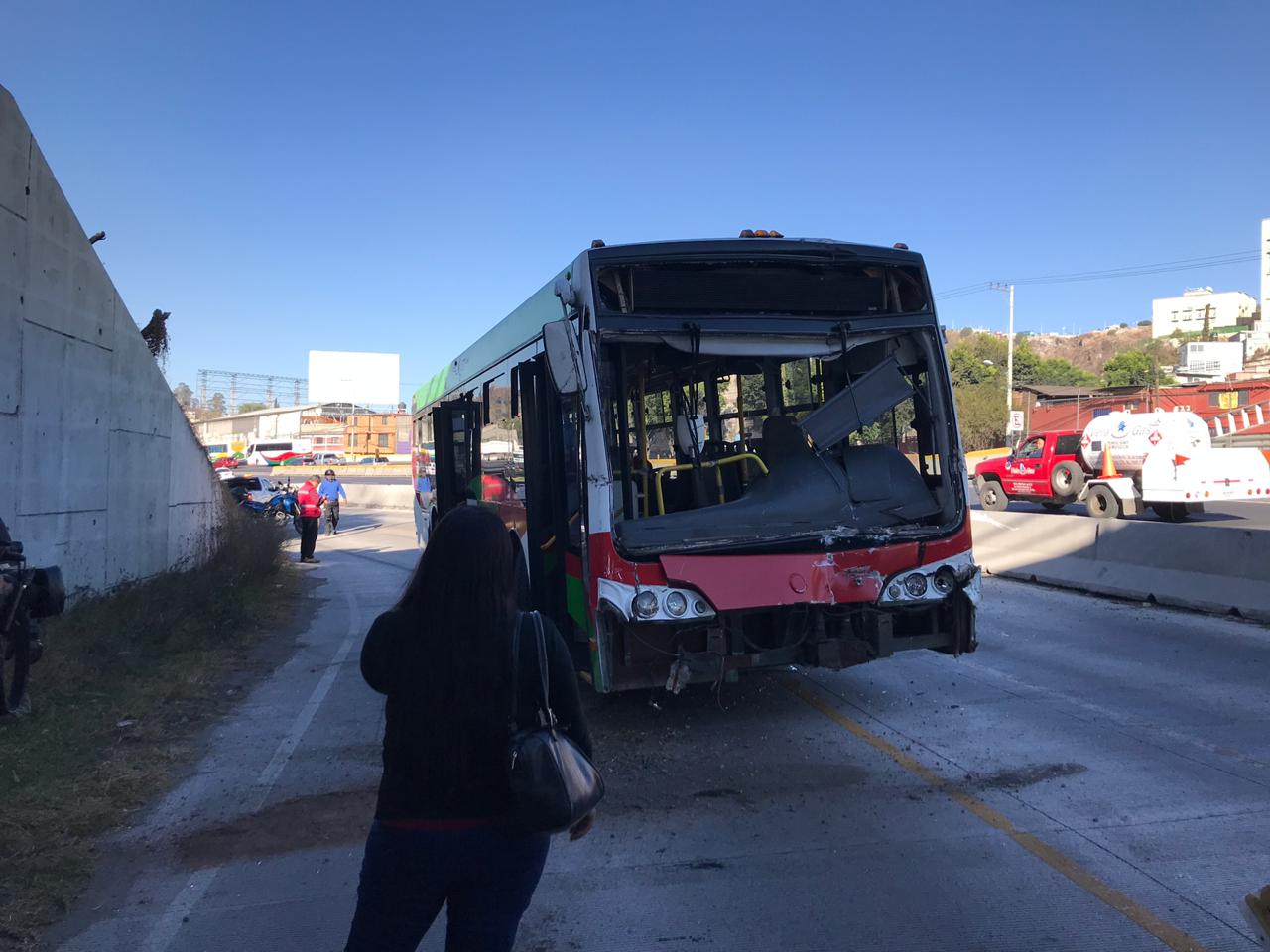 FOTO Choca Mexibús en Ecatepec contra camión de pasajeros edomex 19 febrero 2019