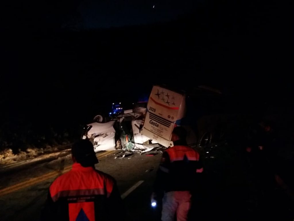 Foto: Choque de autobús y tráiler en carretera Iguala-Cuernavaca deja 10 lesionados 18 febrero 2019
