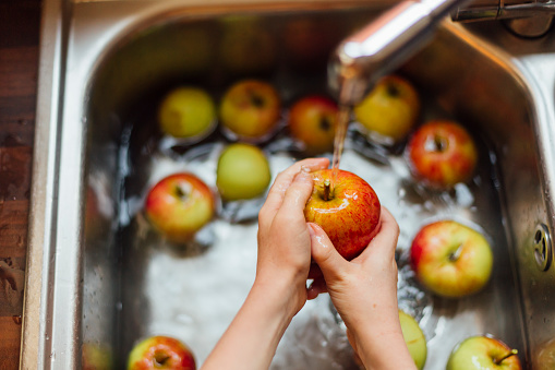 Descubre cómo eliminar los pesticidas de la fruta