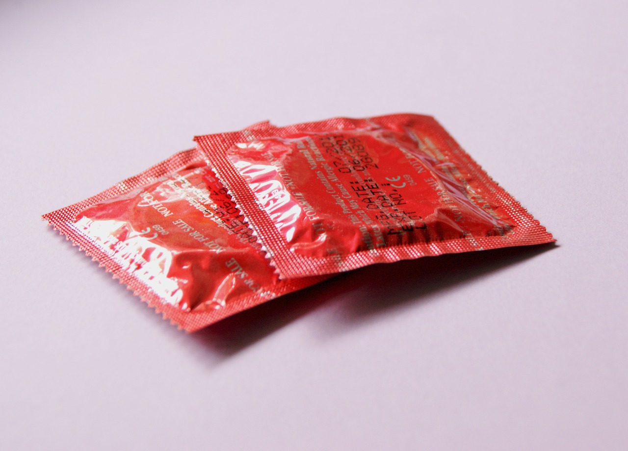 Dia-Condon-Metro-CDMX-regalan-condones-VIH