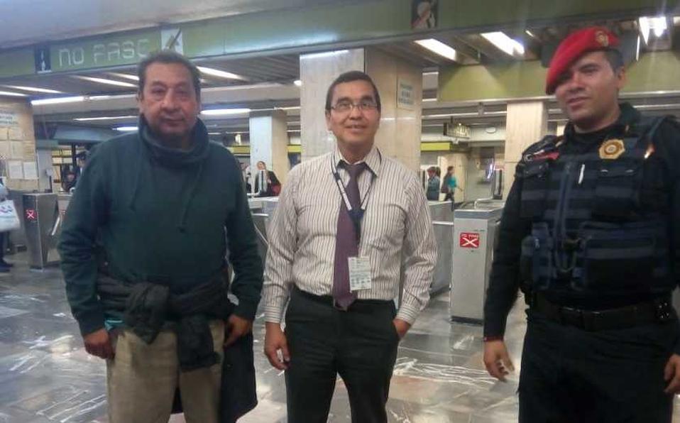 Deportado se reencuentra en Metro con hermano tras 21 años