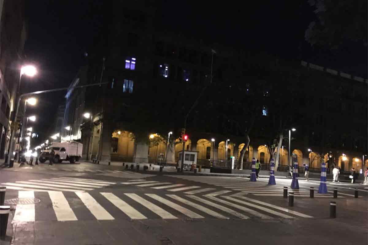 El primer cruce peatonal diagonal de la CDMX está ubicado en la avenida Pino Suárez a su encuentro con la calle Venustiano Carranza, en el Centro Histórico (Excélsior)