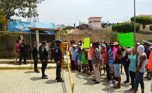 Protesta afuera del Penal de Acapulco termina en enfrentamiento