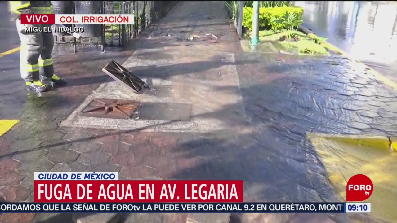 Enorme fuga de agua en avenida Legaria, CDMX