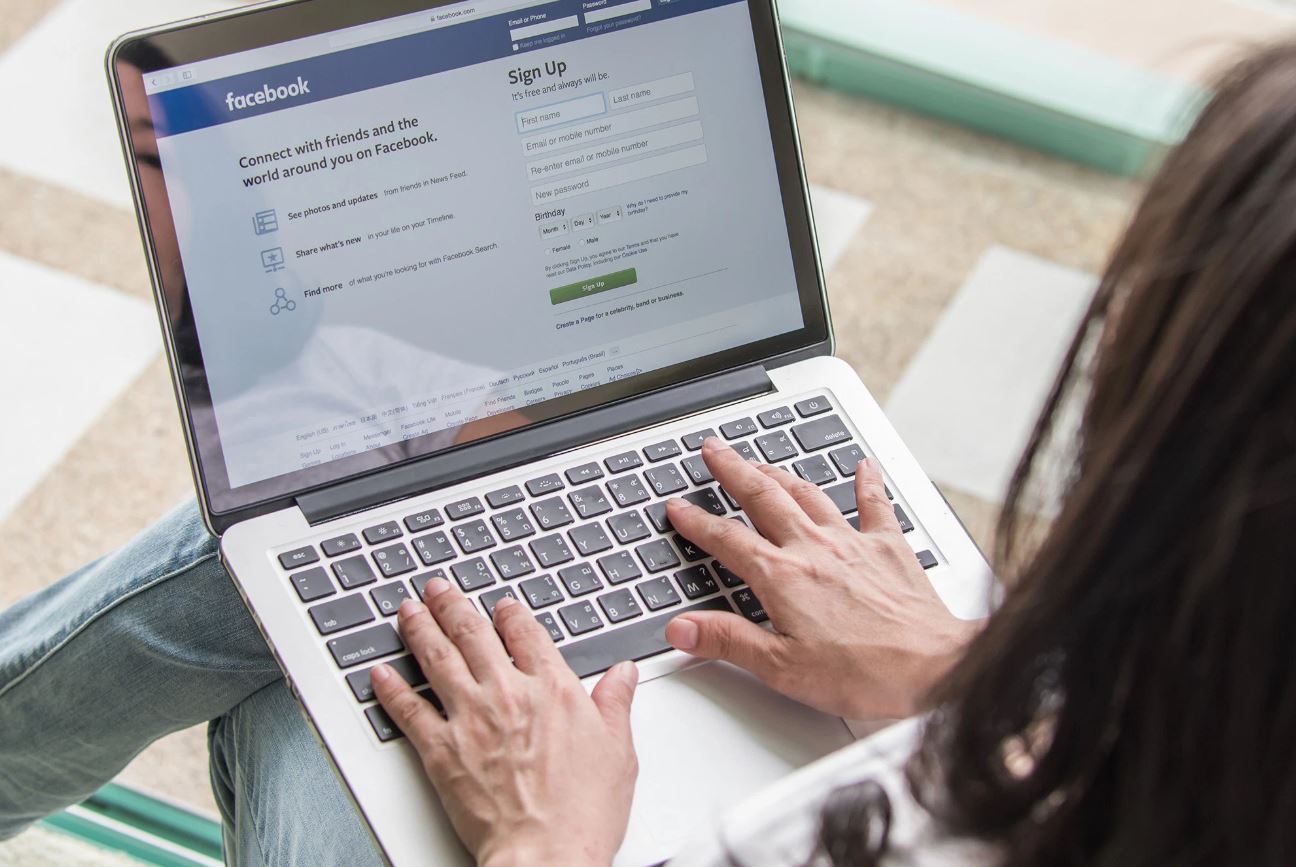 Facebook premitirá borrar historial y datos personales