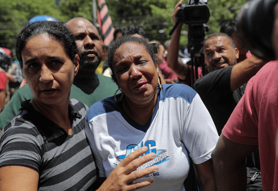 Foto: Familiares de las víctimas de incendio en club de futbol en Brasil, 8 de febrero 2019, Río de Janeiro