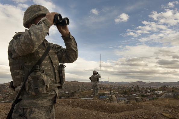 Fotos: Elementos de la Guardia Nacional de EEUU vigilan la frontera con México el 16 de diciembre de 2010