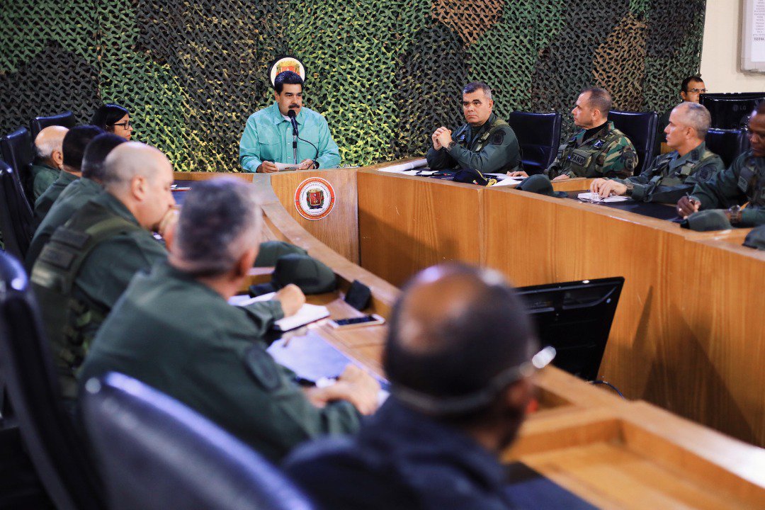 Foto: El presidente de Venezuela, Nicolás Maduro, habla con militares la Fuerza Armada Nacional Bolivariana (FANB) el 15 de febrero de 2019