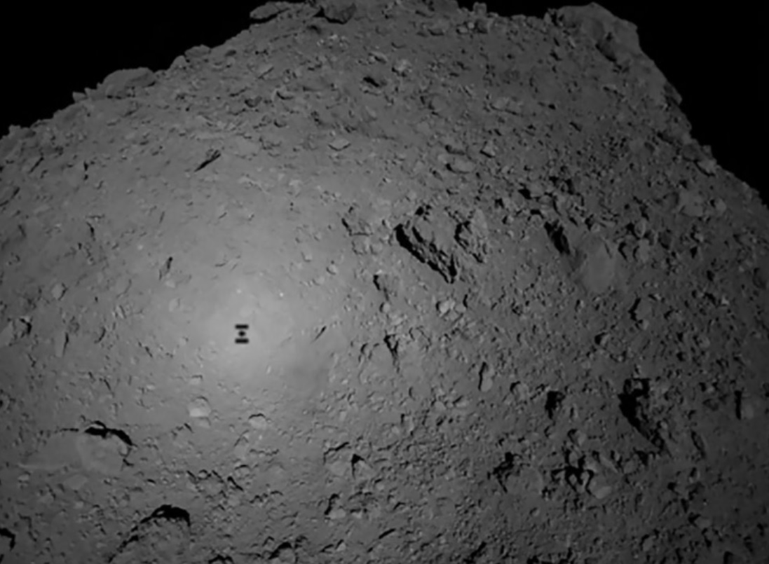 Hayabusa2 intentará uno o dos aterrizajes en el lejano asteroide Ryugu antes de julio