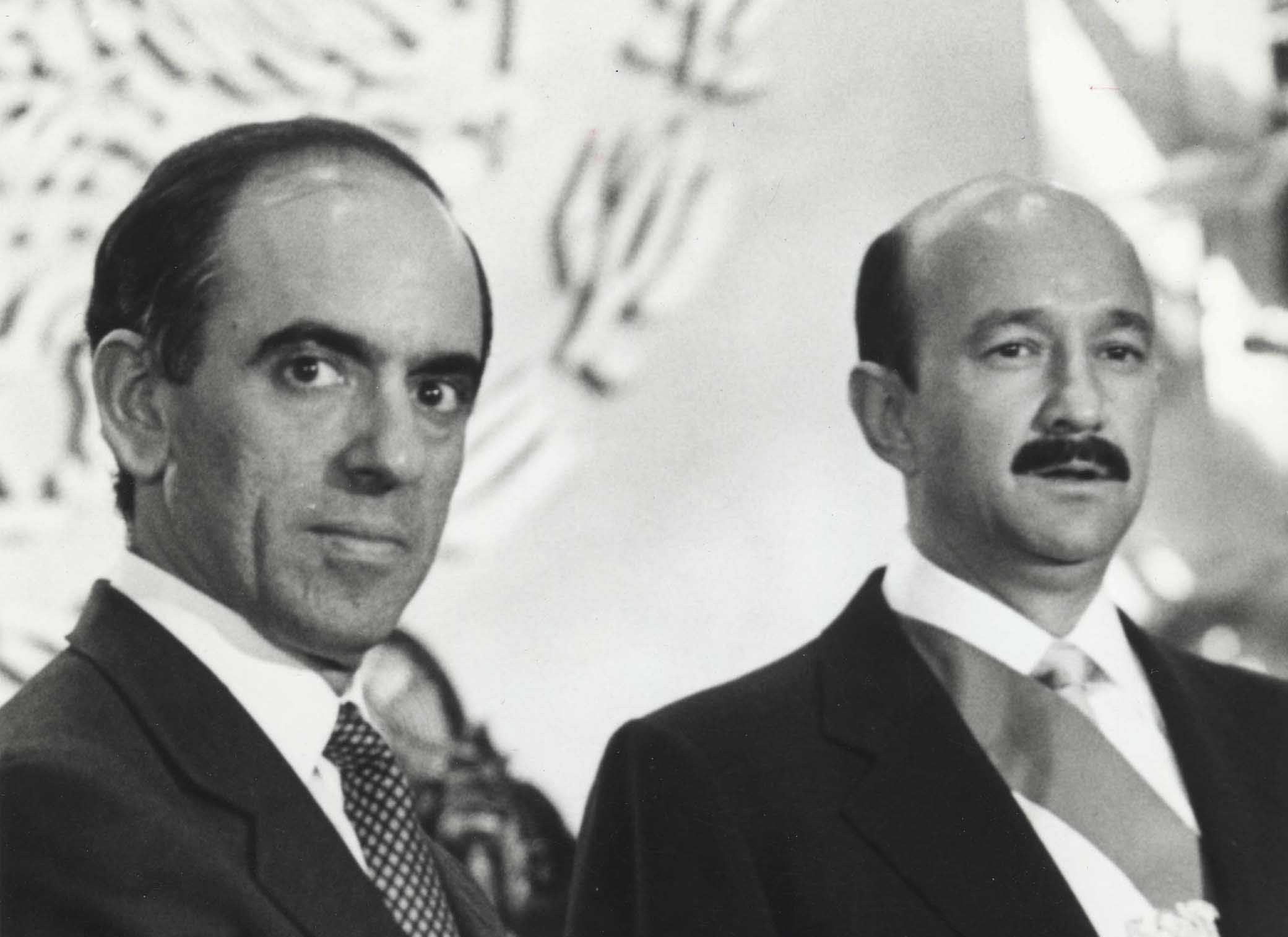 José Córdova Montoya junto a Carlos Salinas de Gortari en 1989 (Proceso)