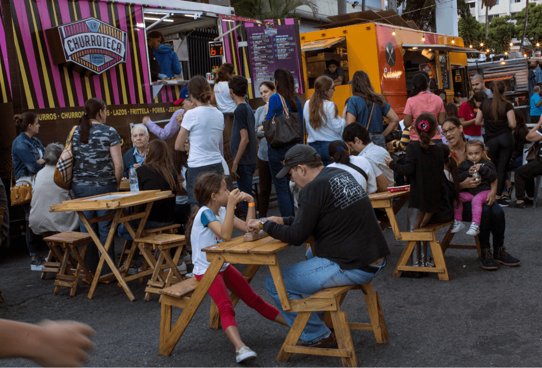 Foto: Venezolanos comiendo en Altamira, 10 de febrero de 2019, Venezuela