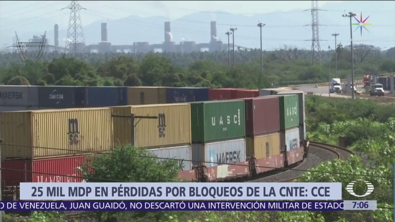 Más de 300 trenes siguen varados por bloqueos en Michoacán