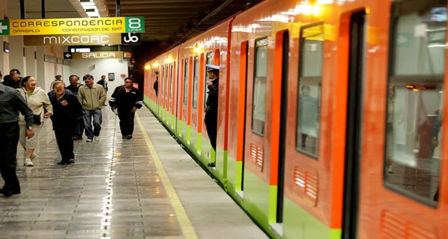 Mujer escapa de secuestradores; se refugia en el metro