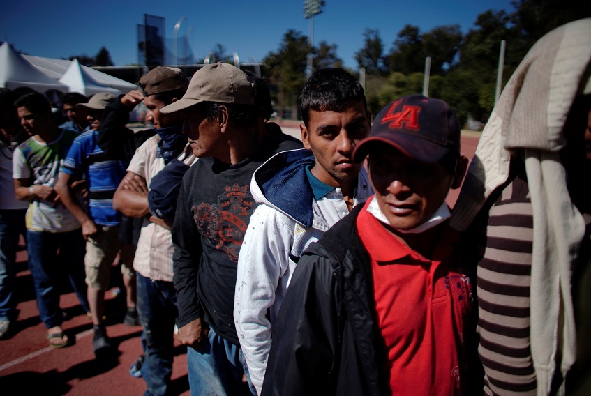 Buscan 490 migrantes de caravana conseguir empleo en México