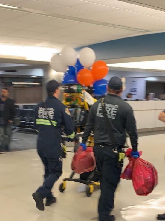 Foto: Personal médico de la aerolínea subió a la nave para revisar a ambos,17 febrero 2019