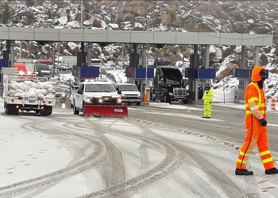 Cierran tramo de carretera La Rumorosa-Tecate por nevada