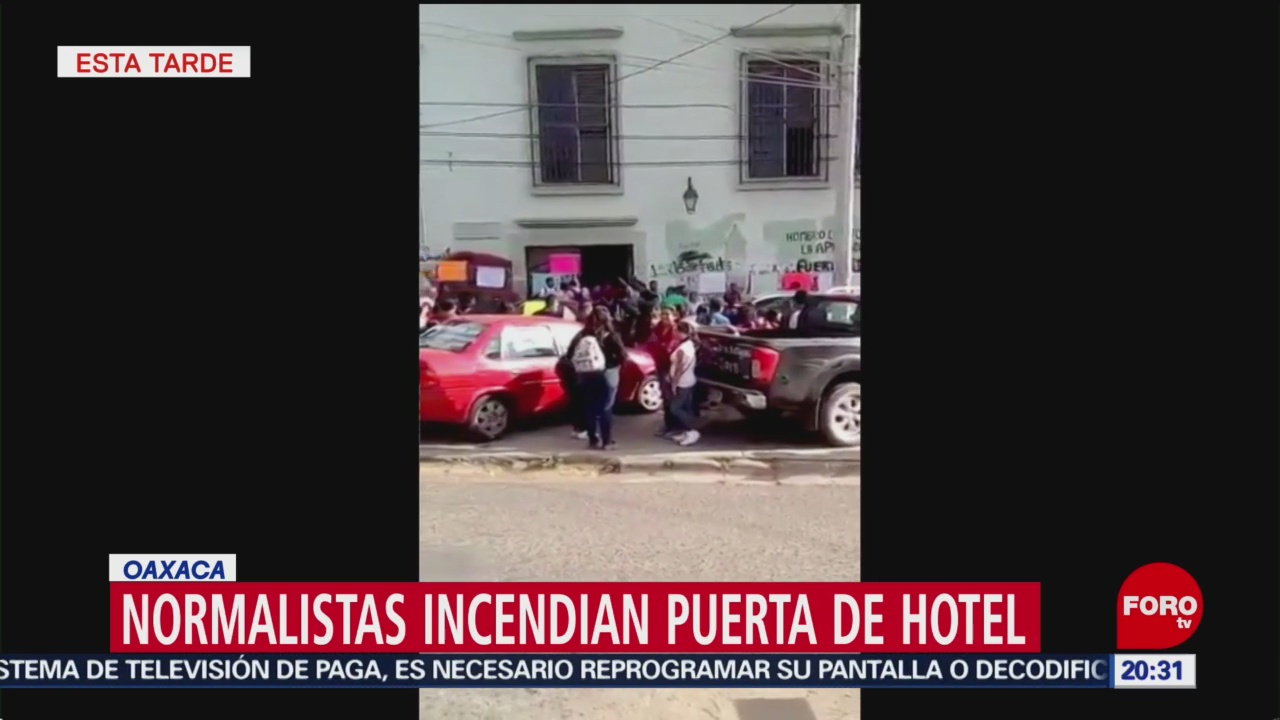 Foto: Normalistas Incendian Puerta Hotel Oaxaca 01 de Febrero 2019