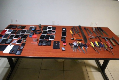 Aseguran celulares y droga en penal de Aguaruto en Culiacán, Sinaloa