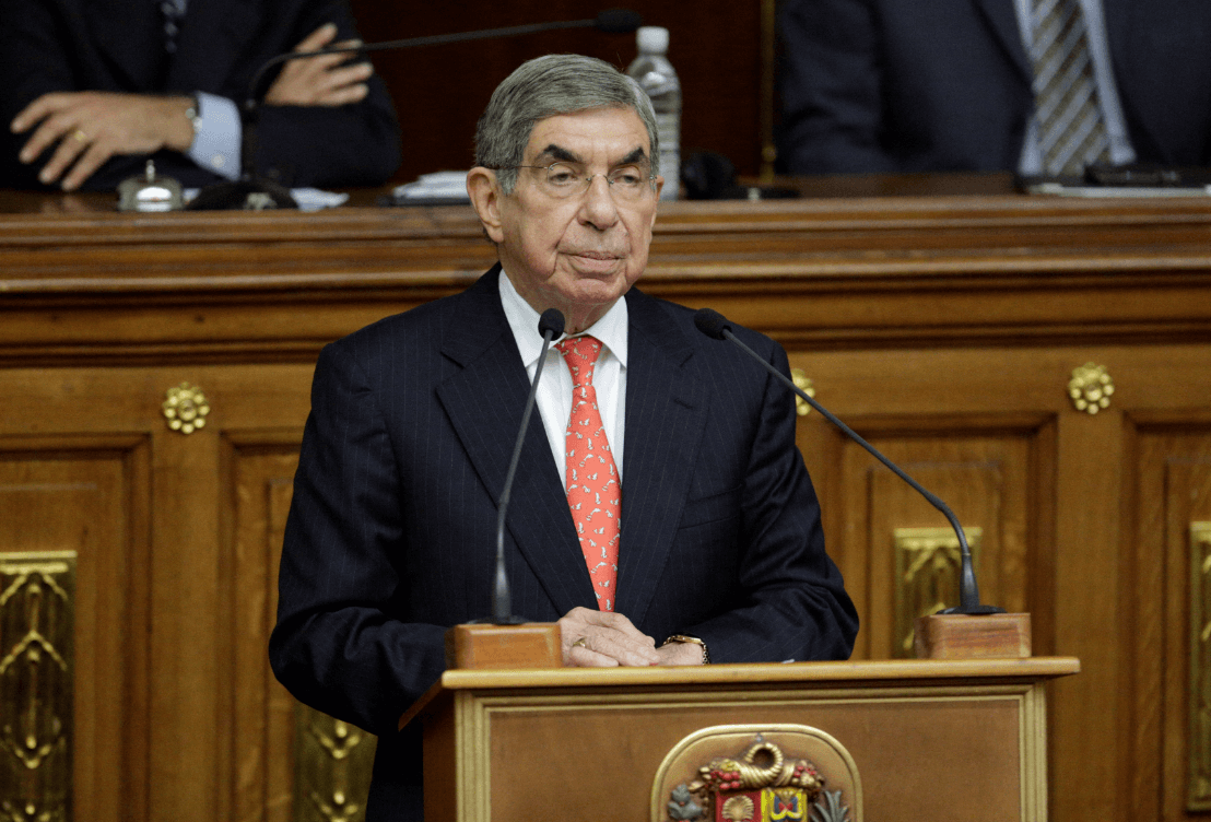 Denuncian por violación a Nobel de la Paz Óscar Arias
