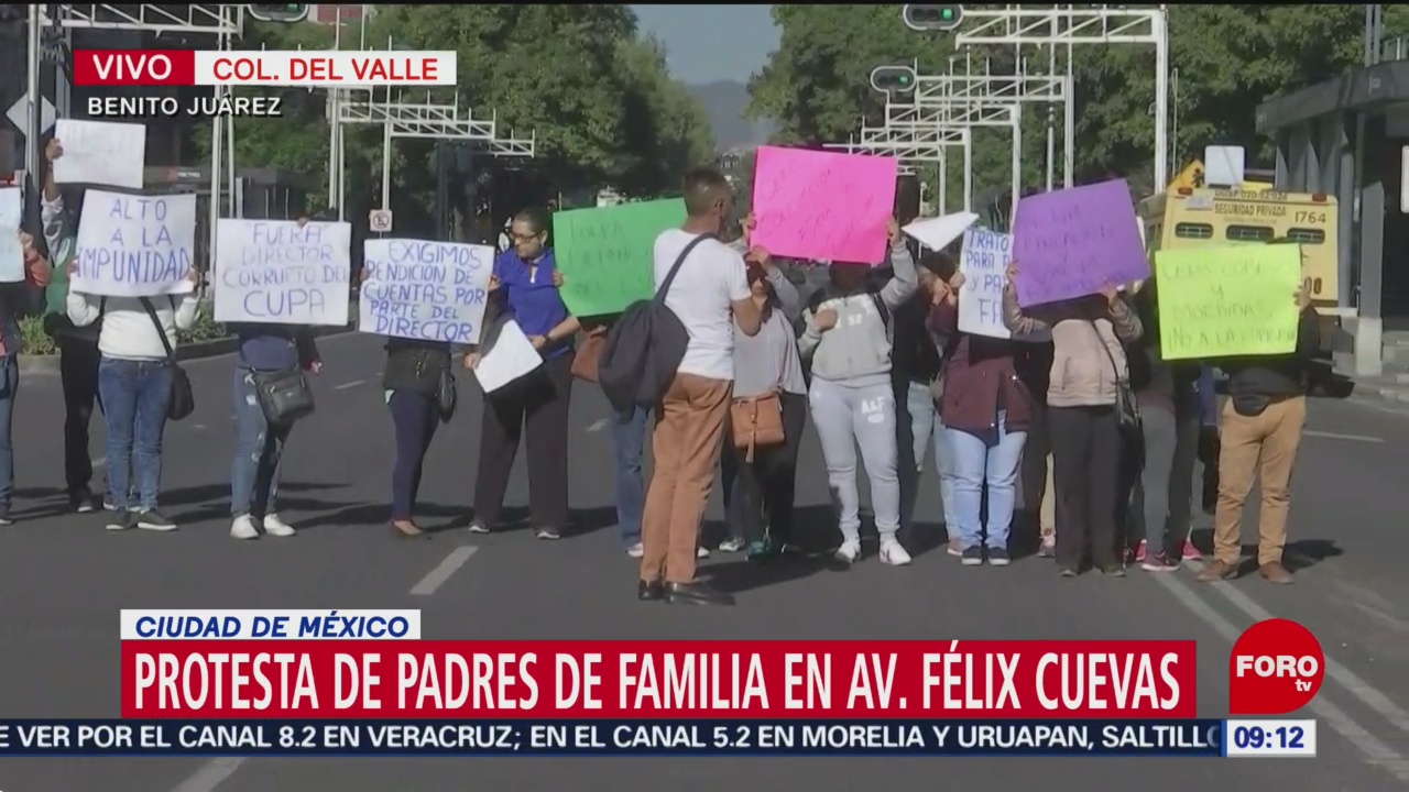Padres de familia protestan en avenida Félix Cuevas, CDMX