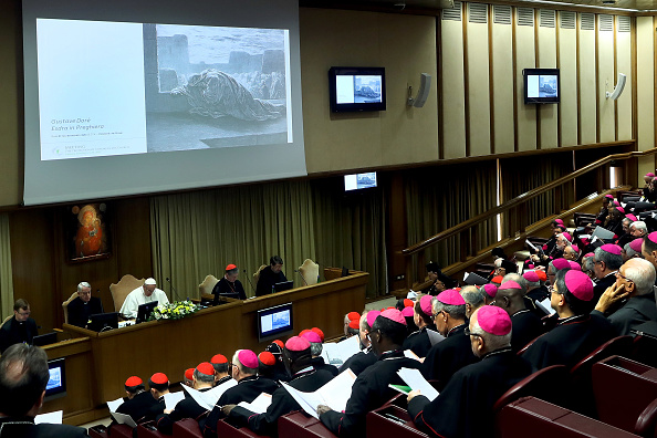 Foto: Papa Francisco asiste a la apertura de la cumbre sobre abusos sexuales por parte del clero que se realiza en el Vaticano, febrero 2019