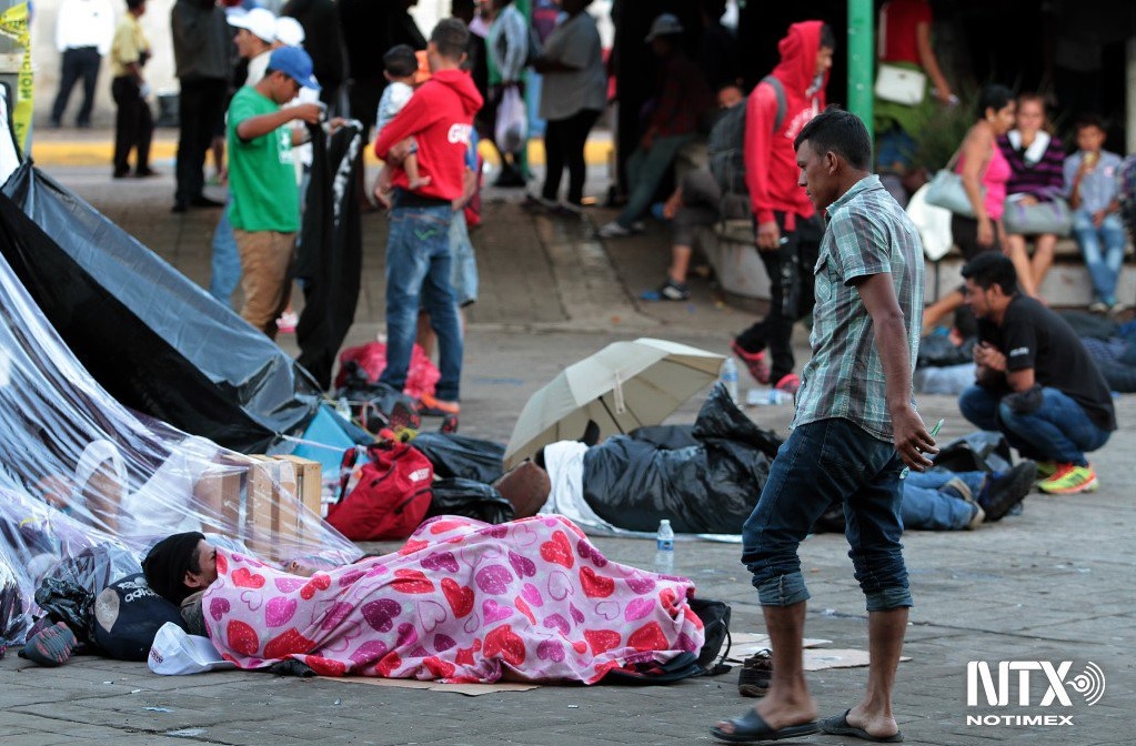 Impiden que migrantes lleguen a Parque Central de Tapachula, Chiapas