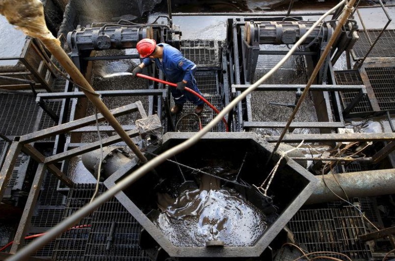 Foto: Un trabajador petrolero en la plataforma en la faja del Orinoco, cerca de Cabrutica en el estado de Anzoátegui, en Venezuela, febrero 9 de 2019 (Reuters)