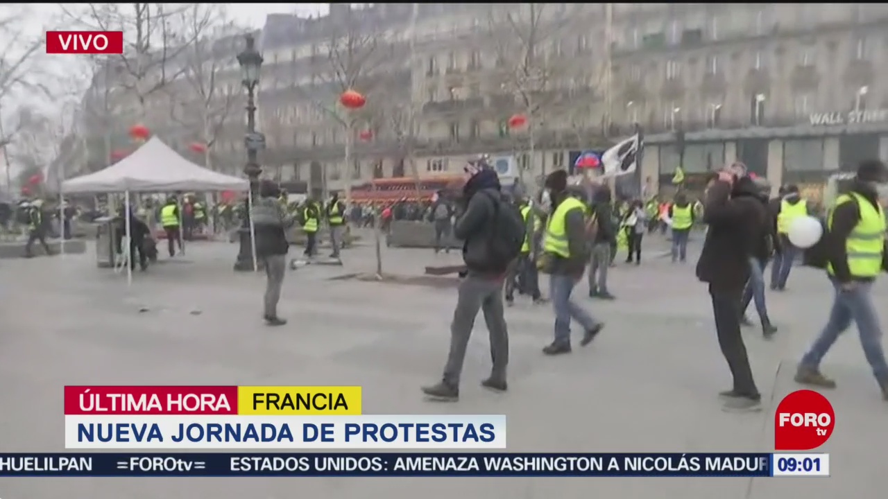 FOTO: Policías dispersan manifestación de 'chalecos amarillos' en París, 2 febrero 2019