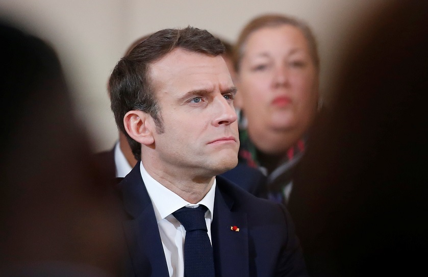 Foto: El presidente francés, Emmanuel Macron, escucha una pregunta durante una reunión con alcaldes en París, Francia, 2 de febrero de 2019 (Reuters)