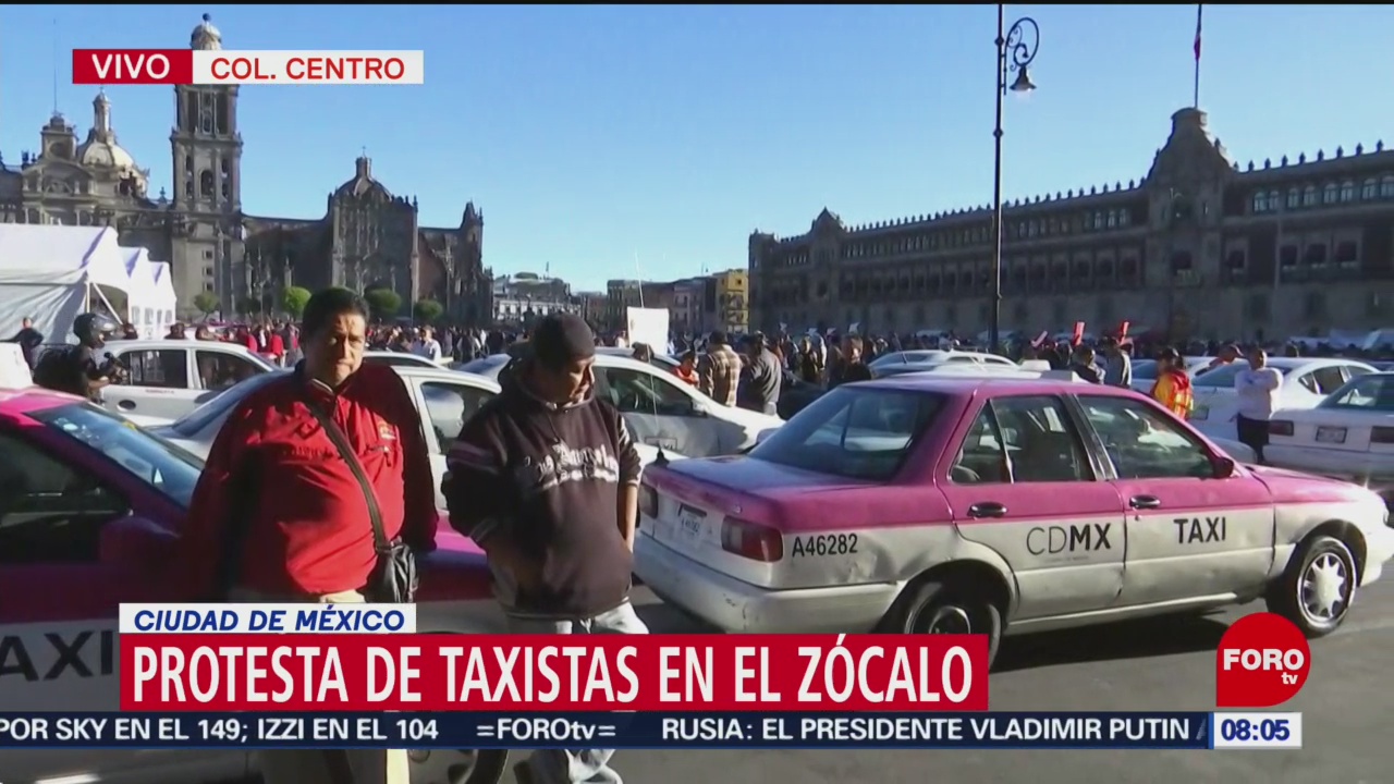 Protesta de taxistas afecta circulación en el Zócalo de CDMX
