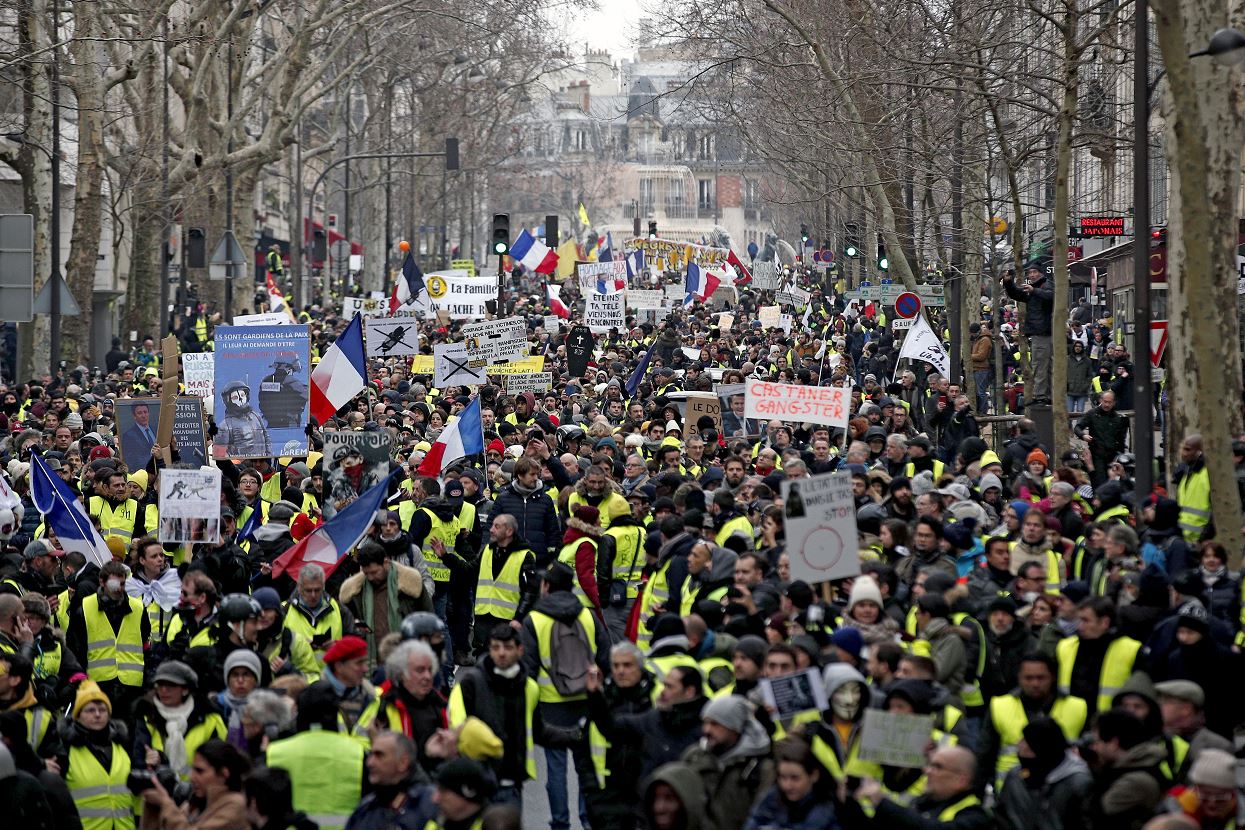 Foto: Miles de manifestantes protestan en París convocados por los 'chalecos amarillos', 2 febrero 2019