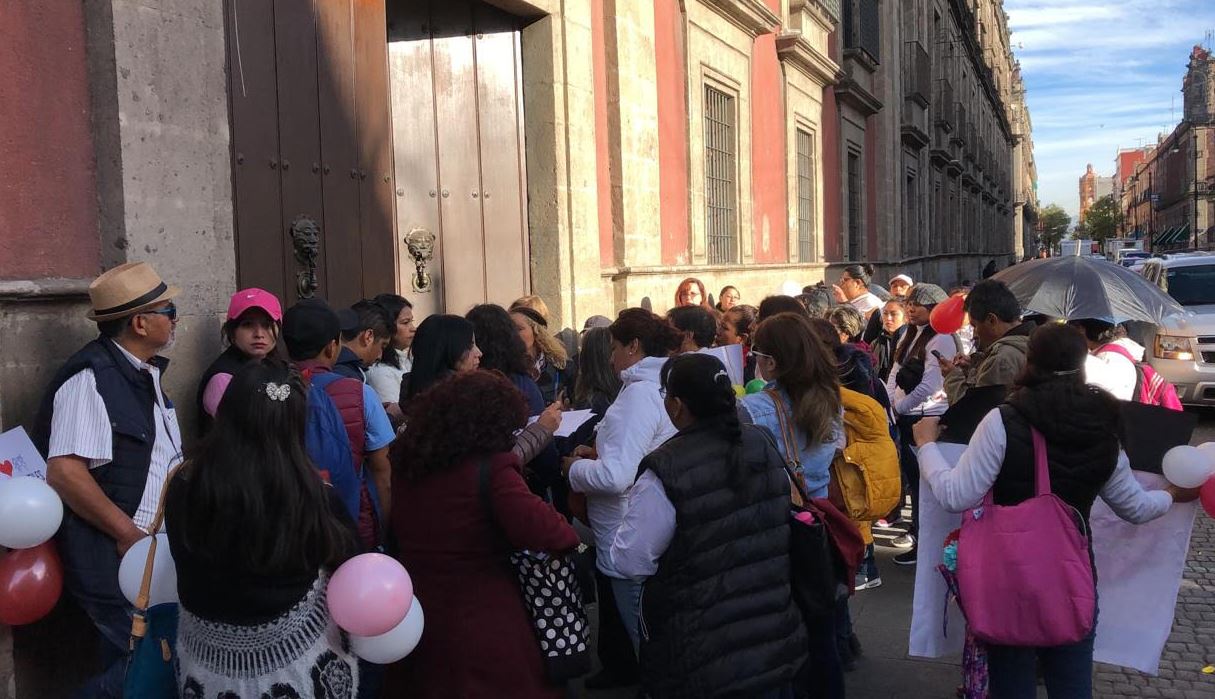 Educadoras de estancias infantiles protestan por recorte presupuestal en CDMX
