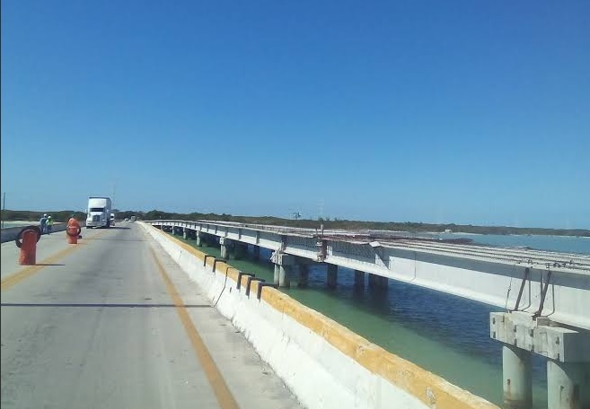 Prohíben tránsito de vehículos de carga en puente dañado en Campeche