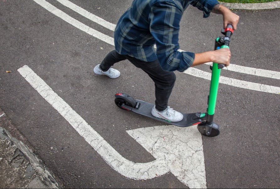 Vecinos de la Condesa retirarán bicis y scooter de calles
